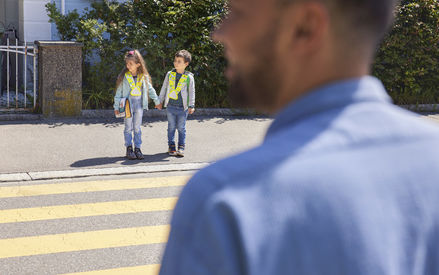 educazione stradale genitore un modello a piedi 
